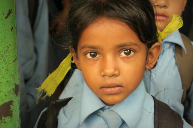 Dokumentarfilm 'Nach dem Regen kommt die Sonne' - Schülerin in Nepal. Foto: Nepalhilfe Starnberg e.V.