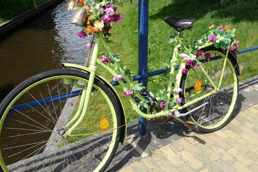 Altes Fahrrad mit Blumem dekoriert (Foto: M. Wessel)